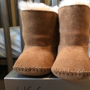 Baby uggs new with tags size 2-3